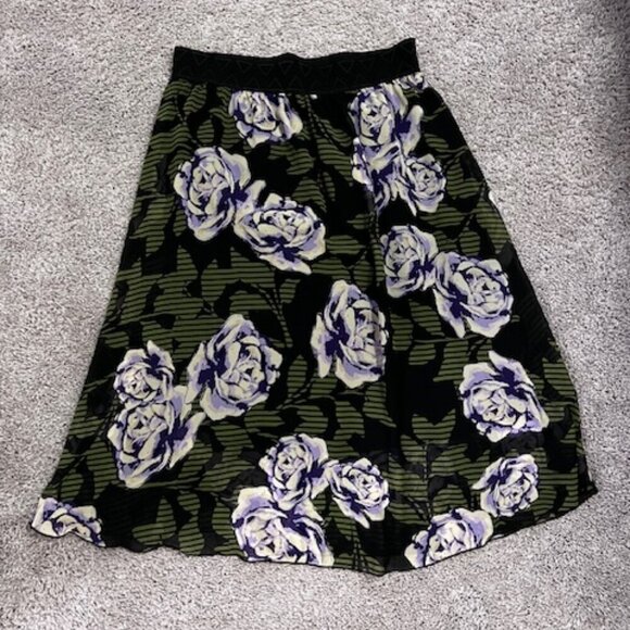 RARE Lularoe Lola Floral Flowing Chiffon Skirt size M - Picture 3 of 6